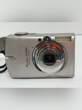 Canon PowerShot SD500 Digital Camera W/ Case Charger FOR PARTS